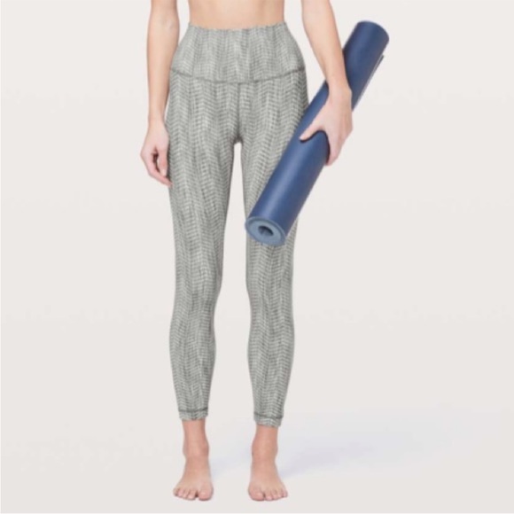 lululemon athletica Pants - Lululemon Wunder Under High-Rise 7/8 Tight *Full-On Luxtreme 25" Arrow Jacquard